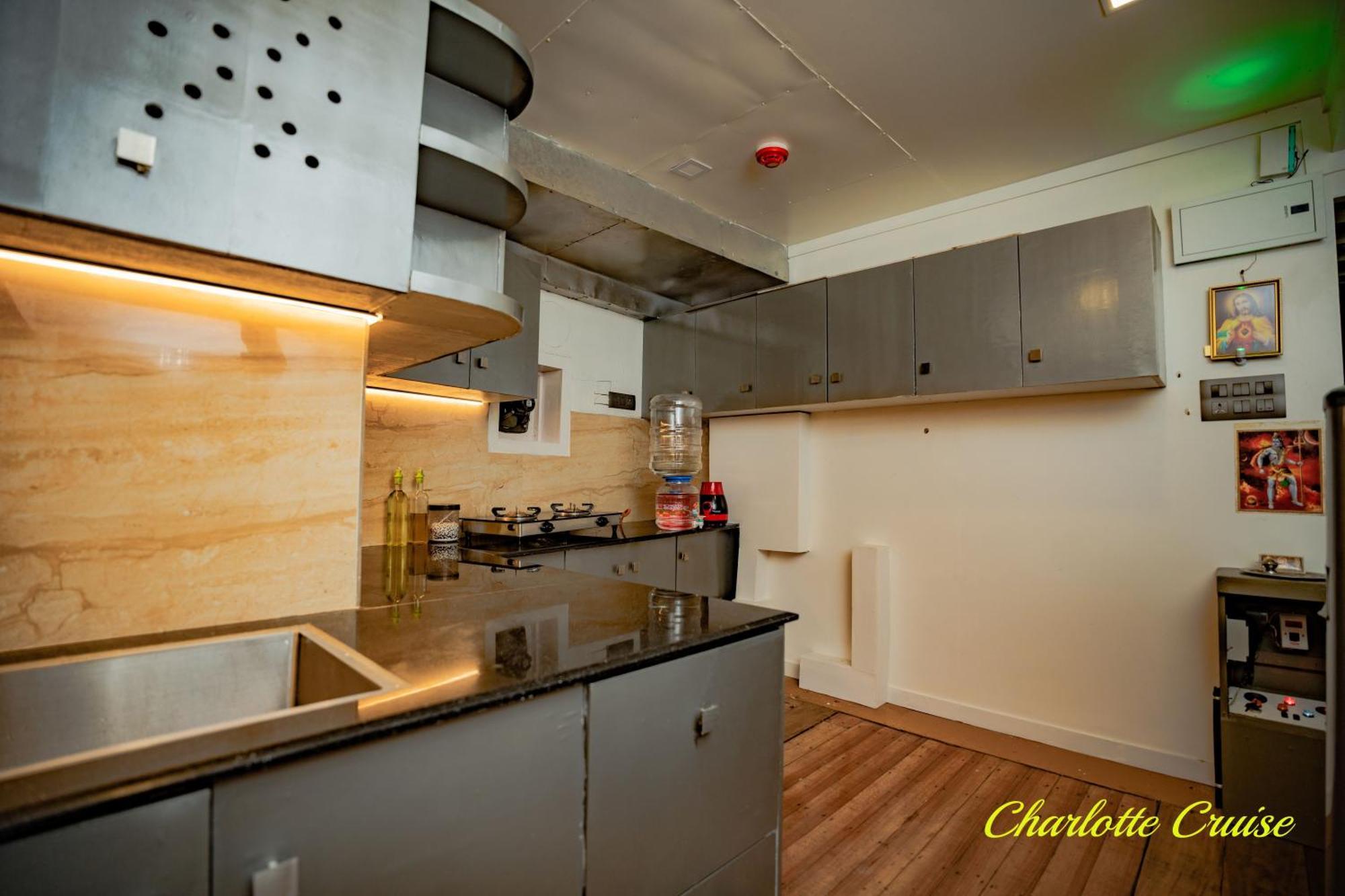 Charlotte Cruise House Boat Hotel Alappuzha Exterior photo