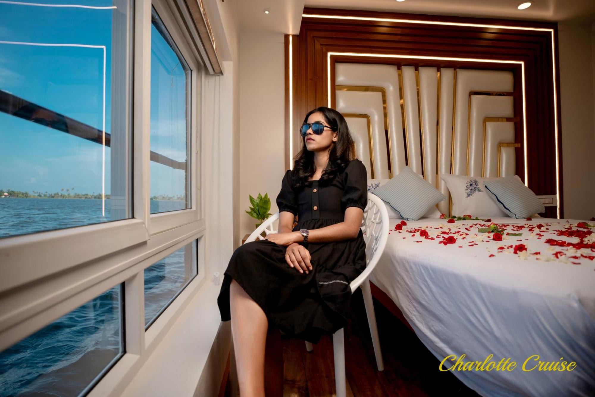 Charlotte Cruise House Boat Hotel Alappuzha Exterior photo