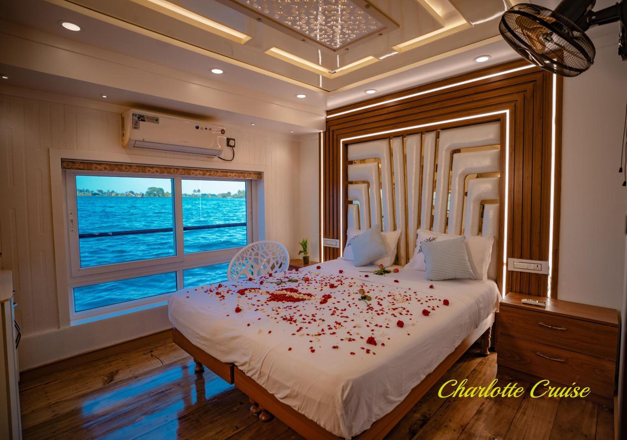 Charlotte Cruise House Boat Hotel Alappuzha Exterior photo